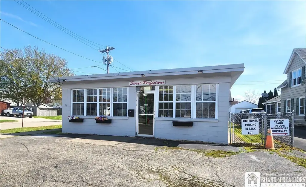 359 Lake Shore Drive East, Dunkirk