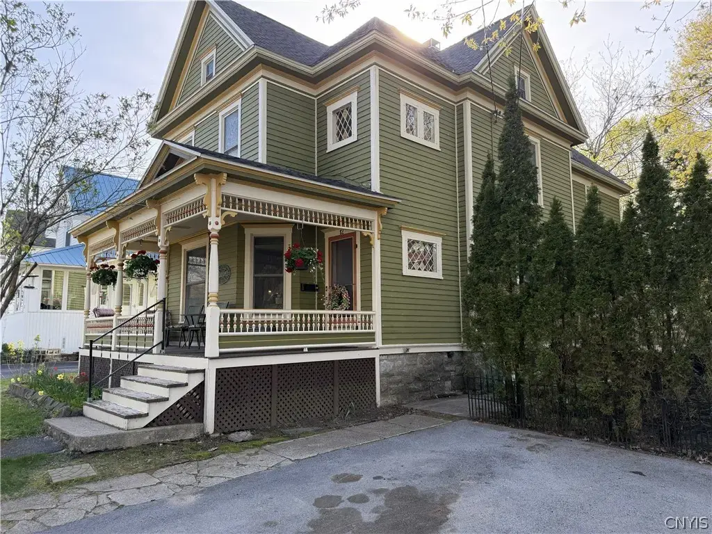 12 High Street, Champion