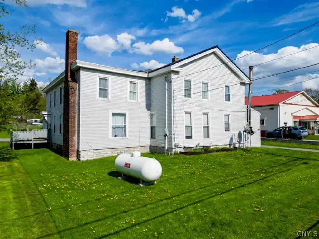 18 N Main St, Fairfield