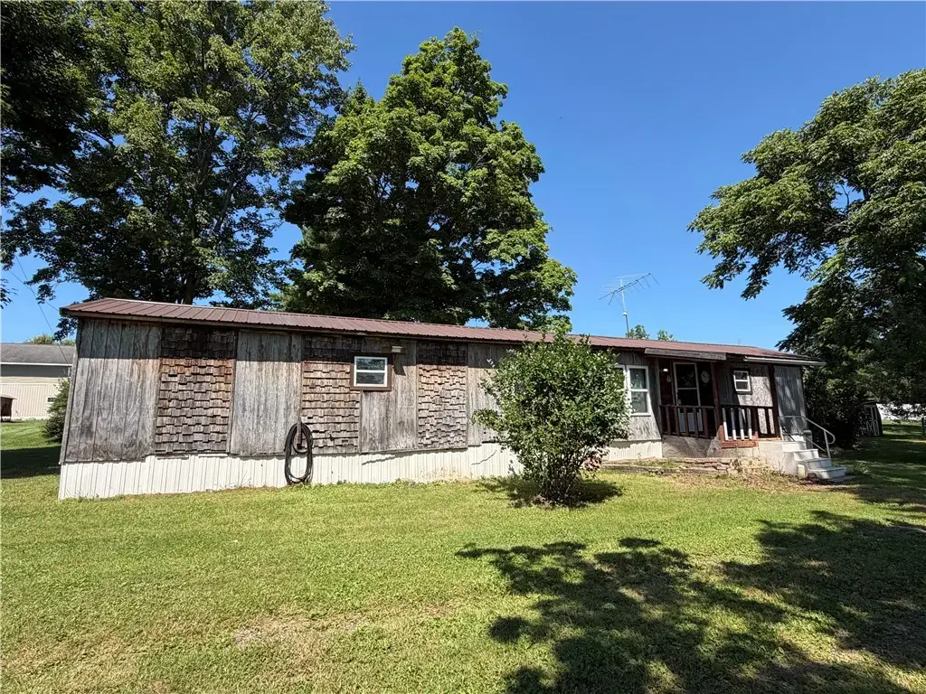 2431 County Road 17, Dix
