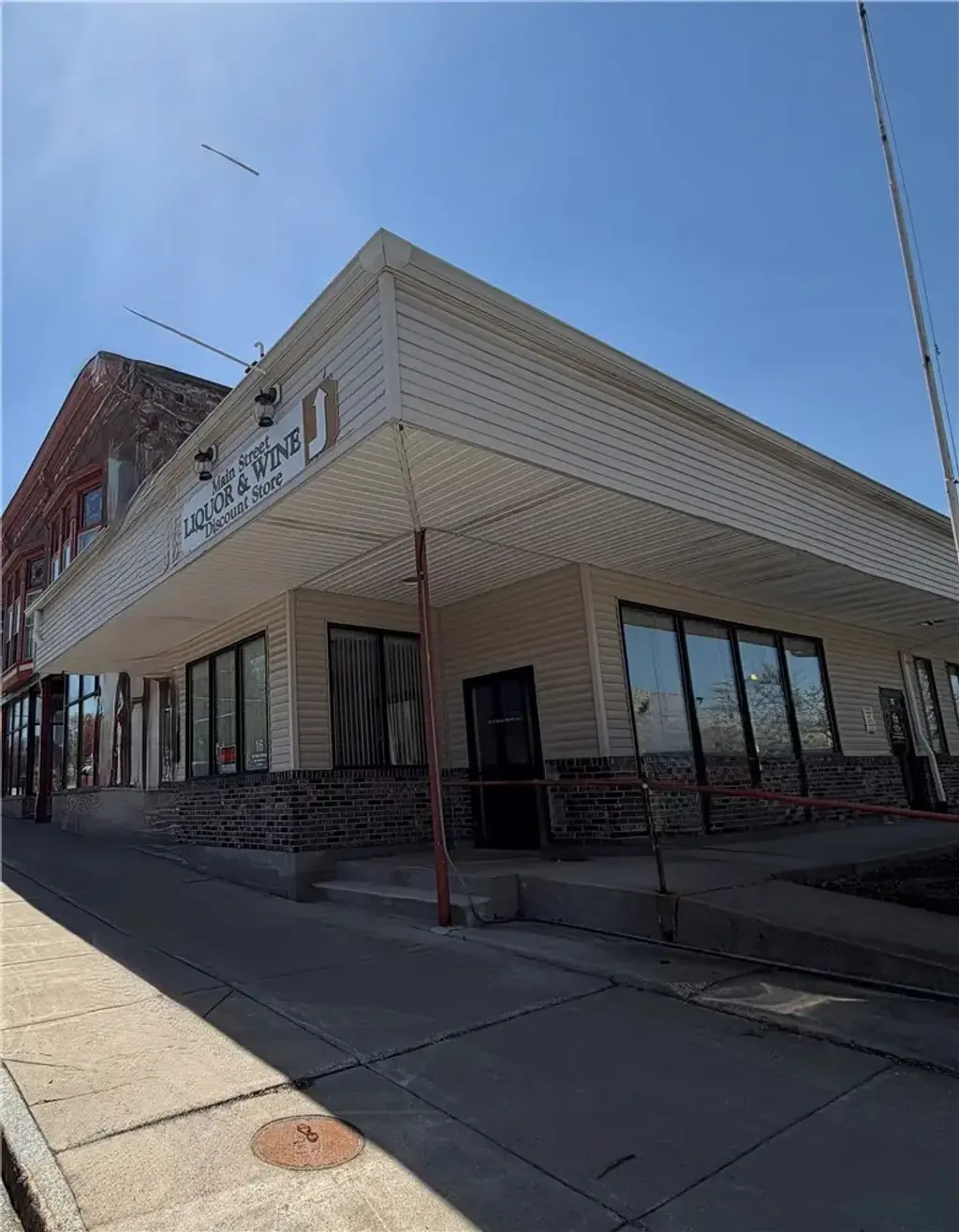 18 N Main Street, Albion