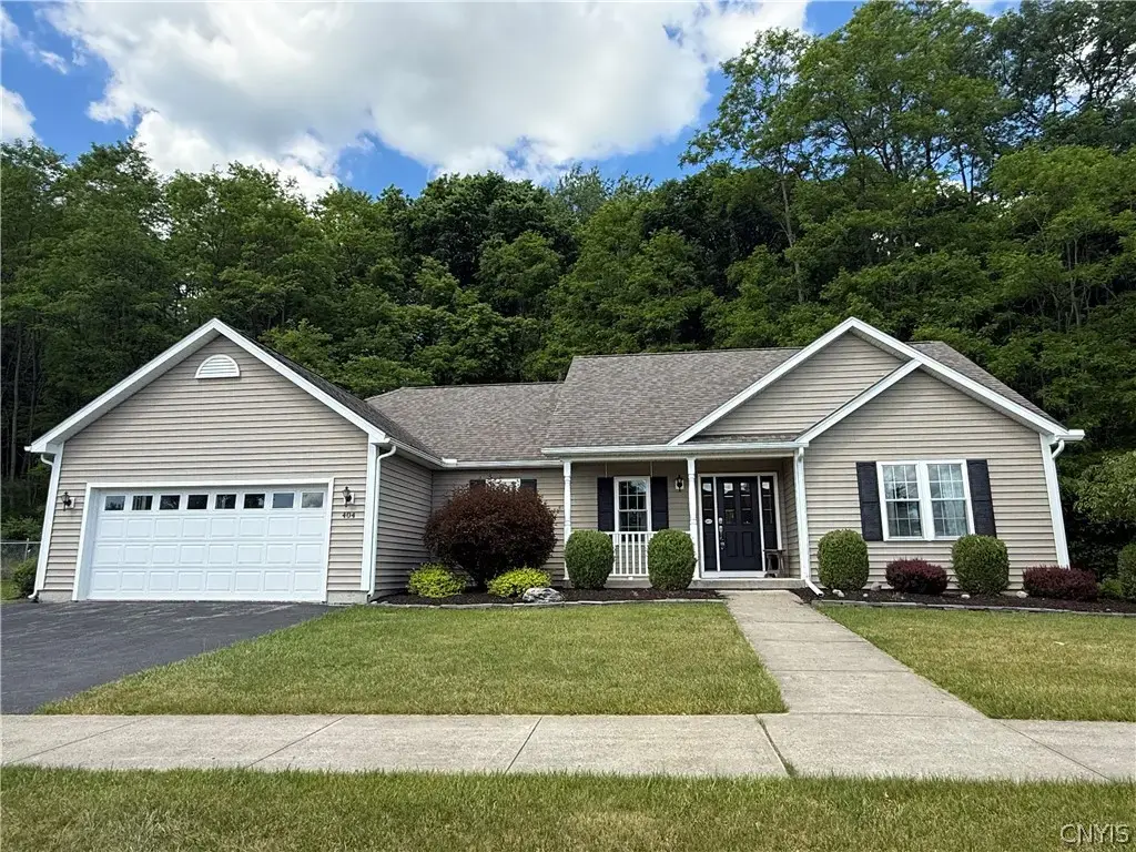 404 Tamarack, Hamilton