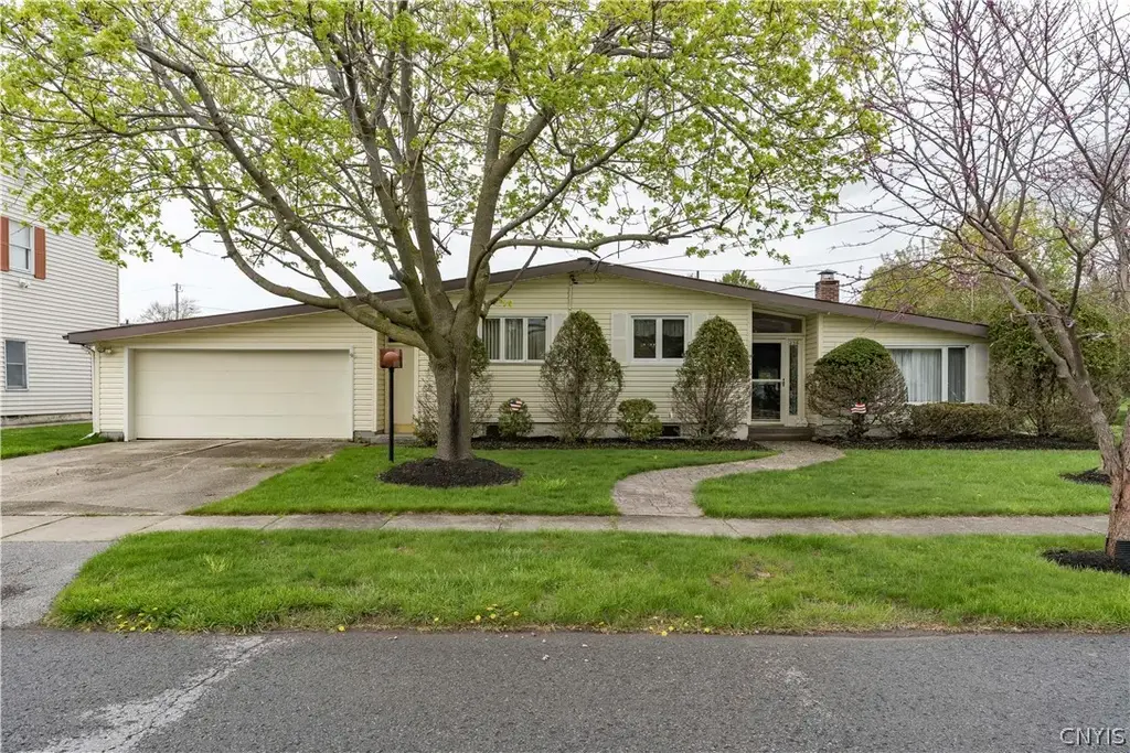 256 Ontario Drive N, Watertown City