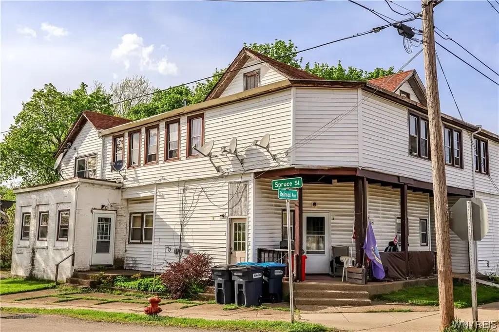 2092 Spruce Street, North Collins