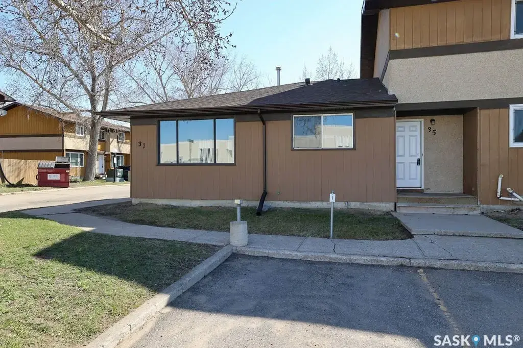 31 Mackenzie Way, Regina