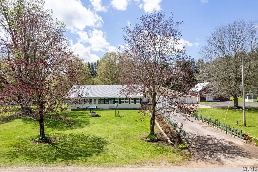 435 County Route 30, Williamstown