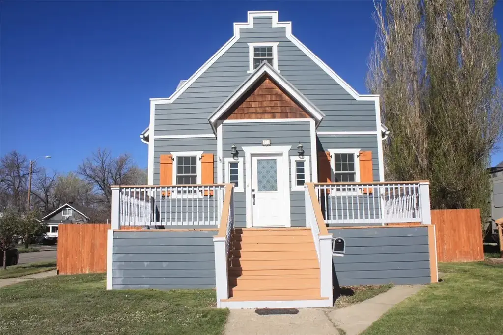 501 1st Street W, Roundup