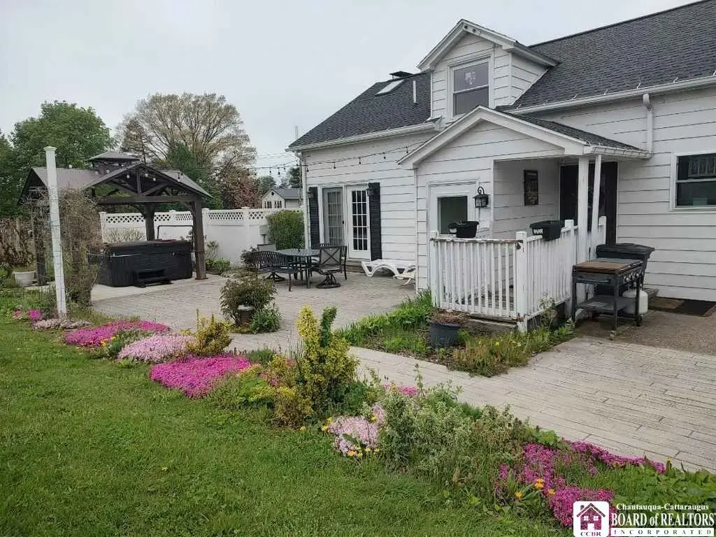 4985 W Main Road, Pomfret