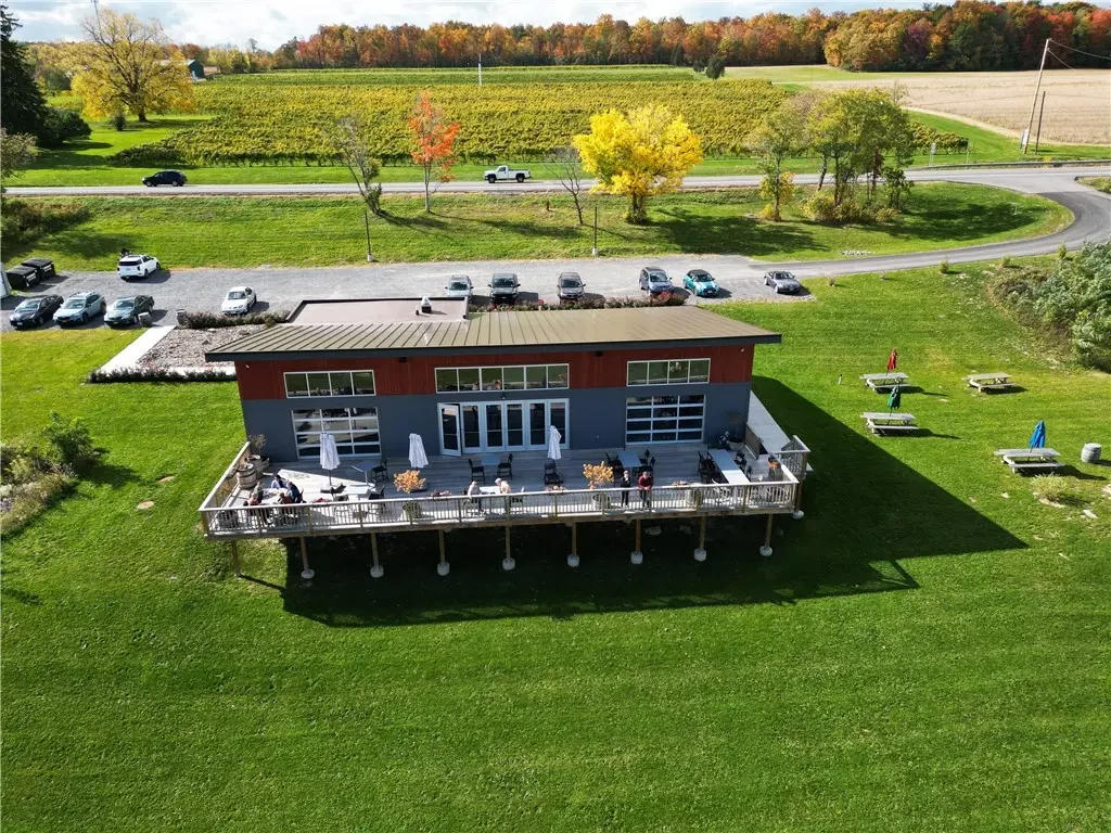 655 State Route 14, Benton