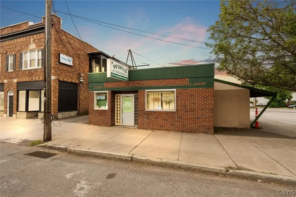 4600 S Salina Street, Syracuse
