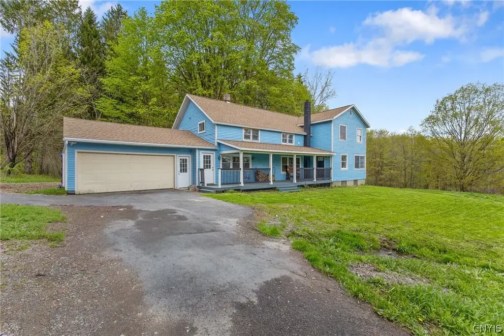 1078 Willowdale Road, Spafford