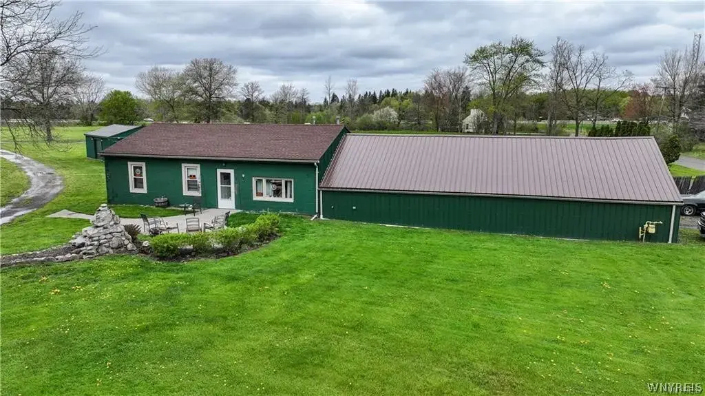2572 Lakeview Road, Hamburg