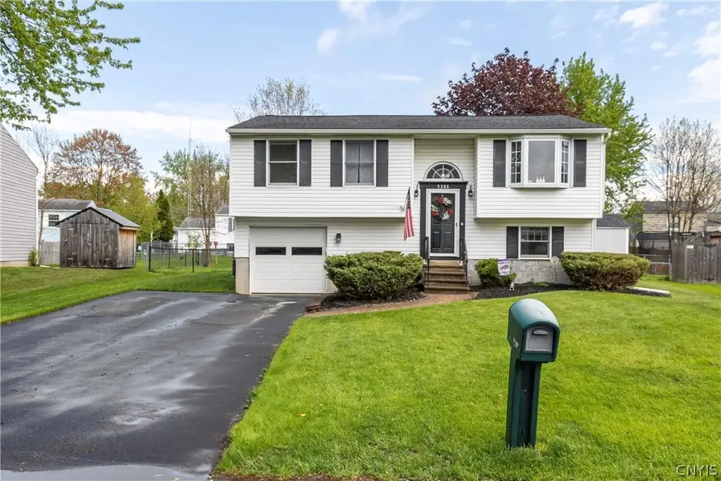 5386 Tourmaline Drive, Clay