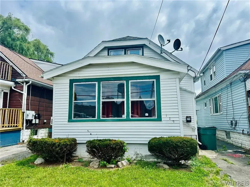 129 Clarence Avenue, Buffalo