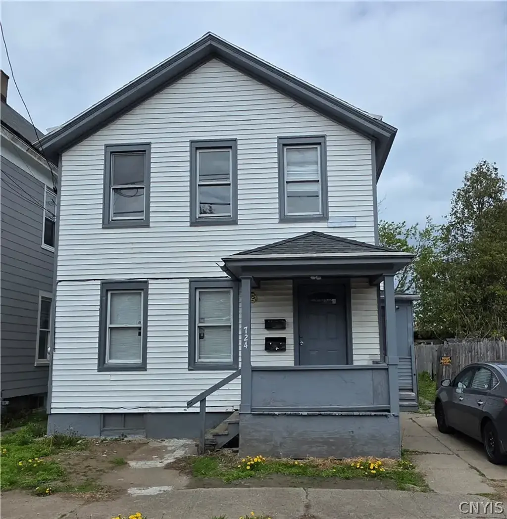 724 Warren Street, Utica