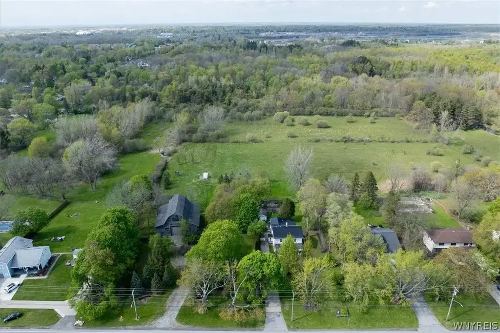 242 Pleasant View Drive, Lancaster
