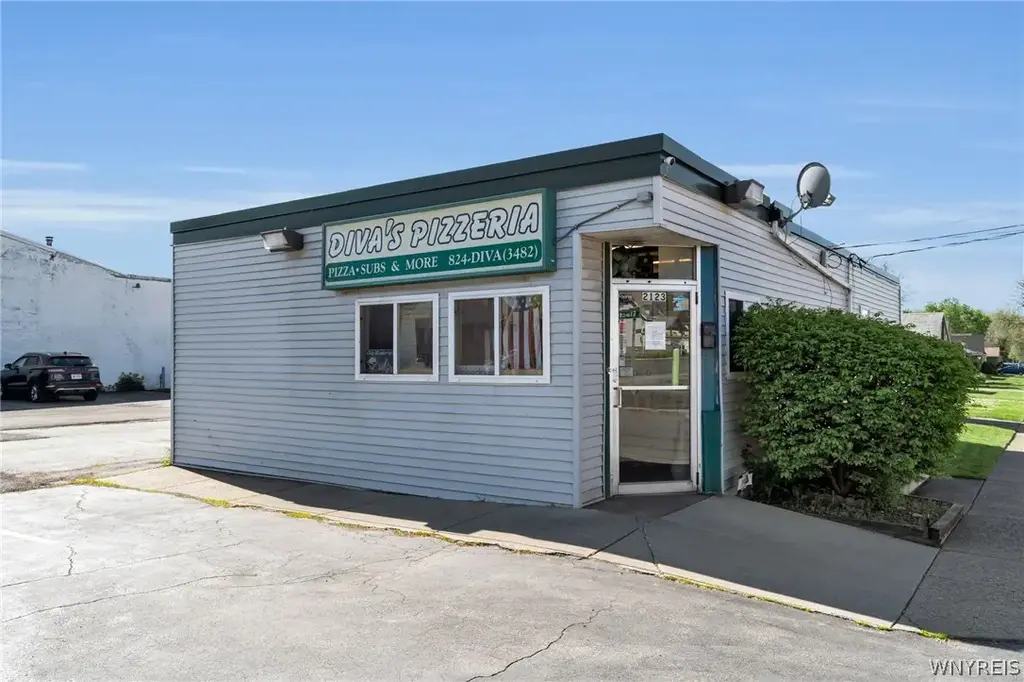 2123 Clinton Street, West Seneca