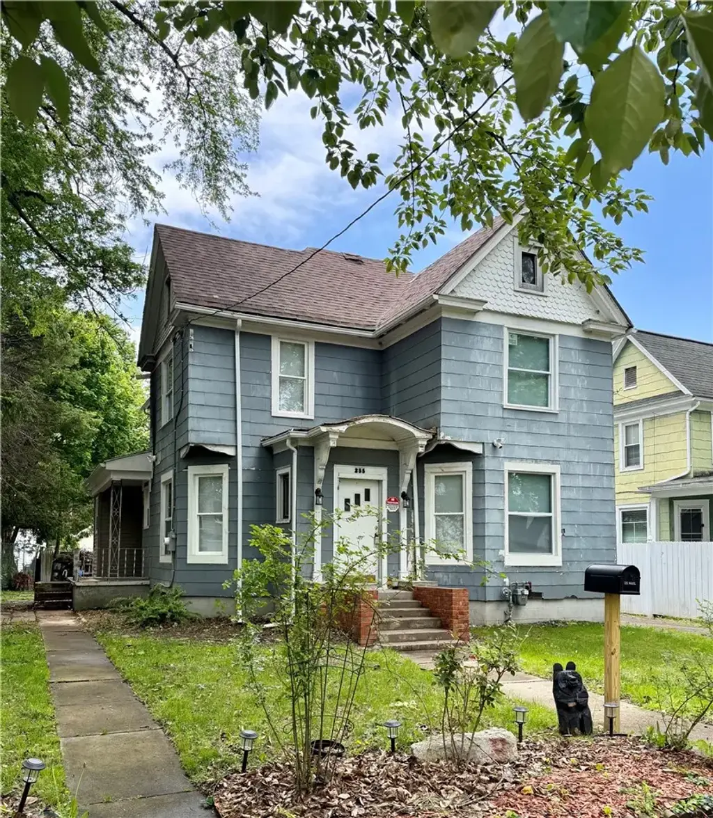 255 Lyon Street, Elmira City