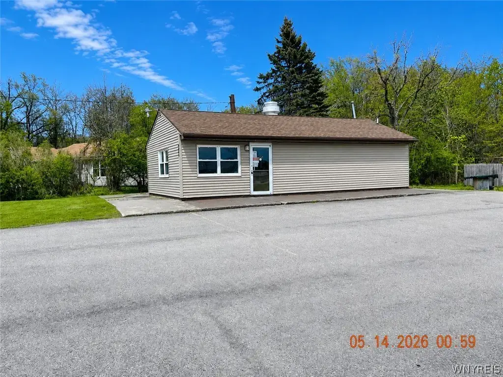5489 Southwestern Boulevard, Hamburg