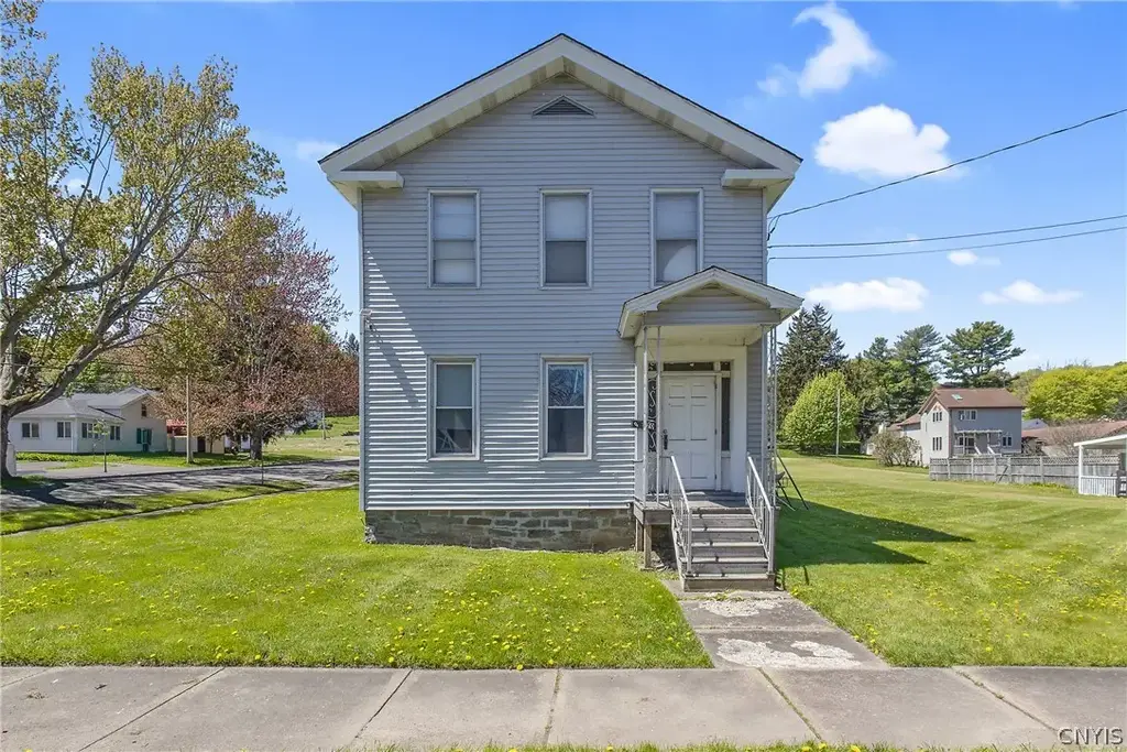 270 E 10th Street, Oswego
