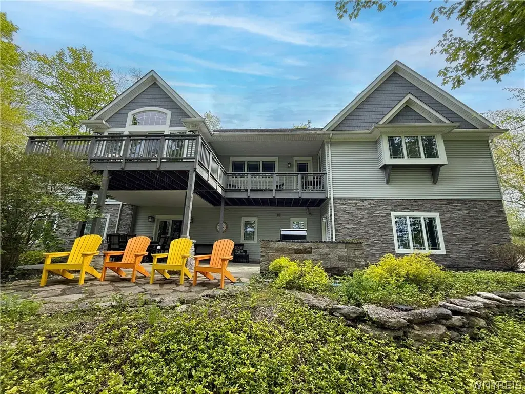 981 Lakeside Drive, Pembroke