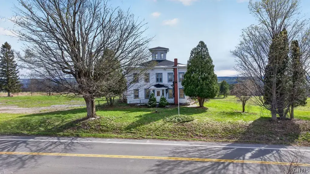 1715 E Lake Road, Spafford