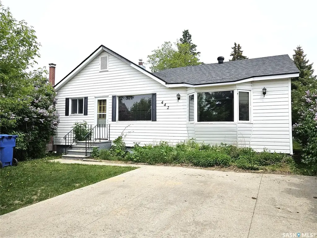 442 6th Avenue W, Melville