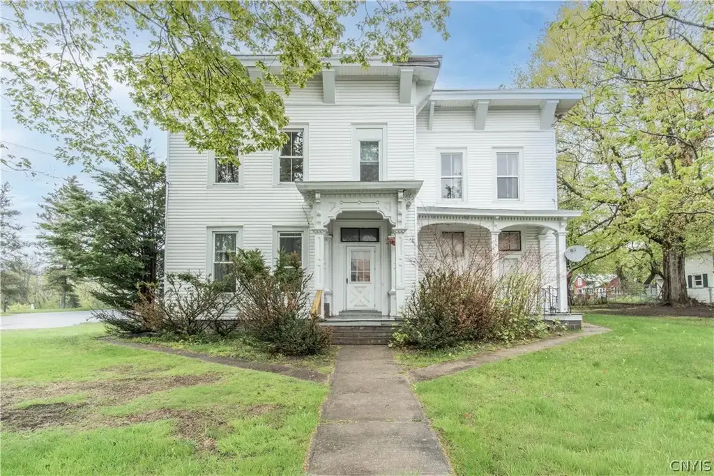 302 Main Street, Theresa
