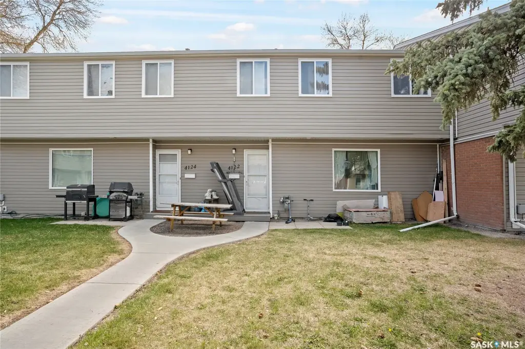 4122 Castle Road, Regina