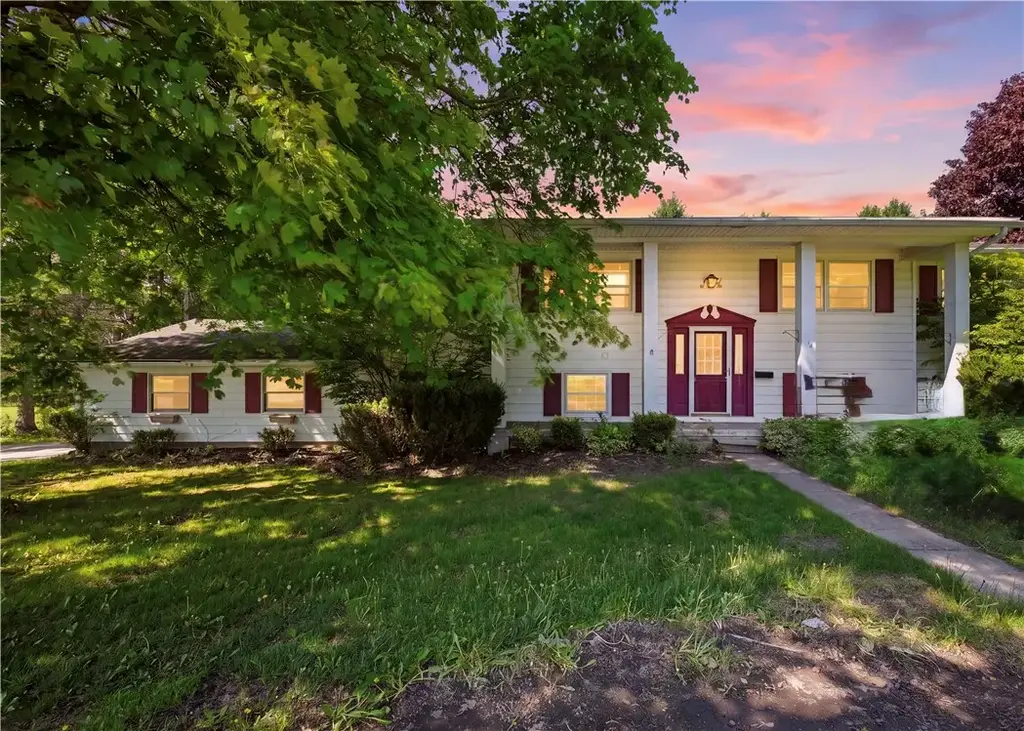 34 Broadway Street, Oakfield