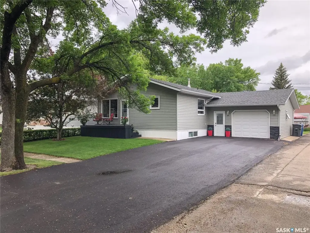 812 Qu'appelle Street, Grenfell