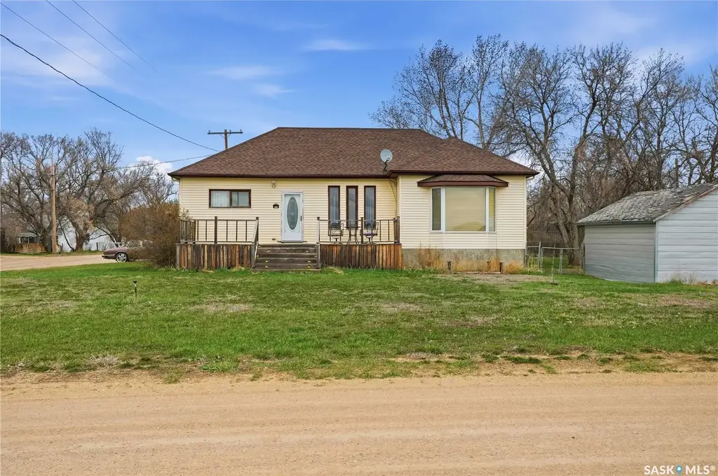 210 Railway Avenue, Mortlach