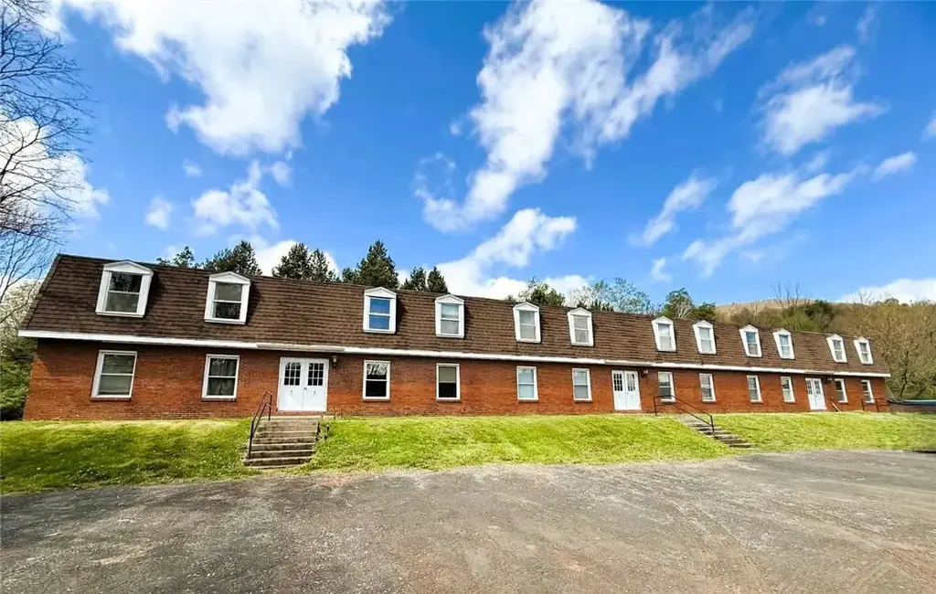 190 Grandview Apts Road, Roxbury