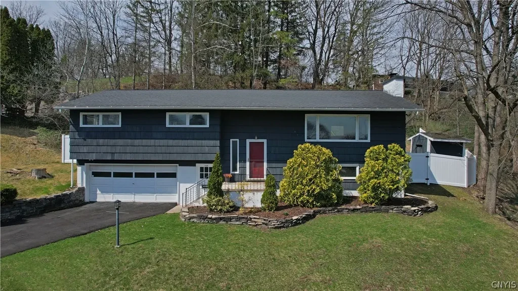 104 Ardsley Drive, DeWitt