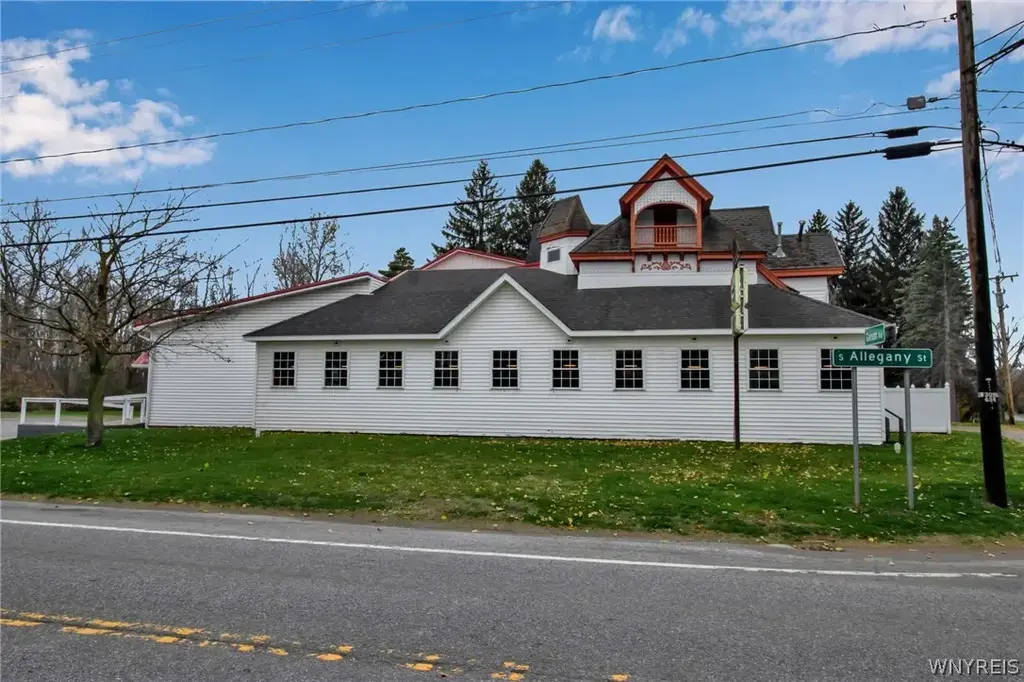 9468 Alleghany Road, Darien