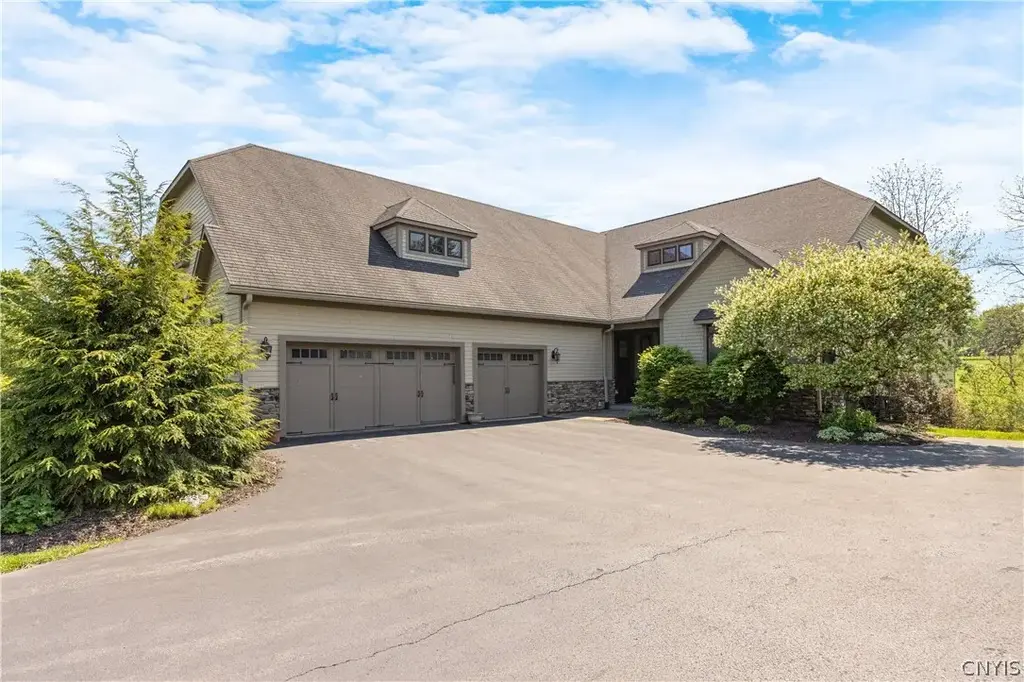 120 Buchmans Close Circle, Manlius