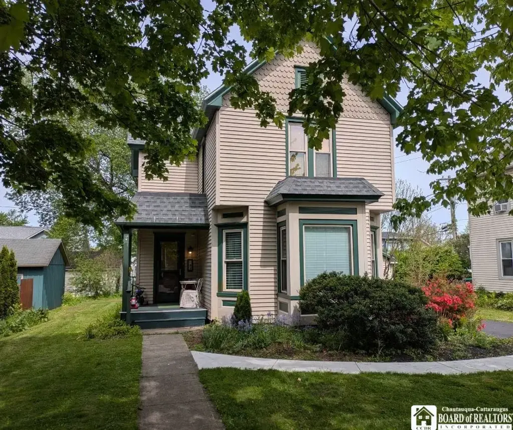 33 Maple Street, Ellery