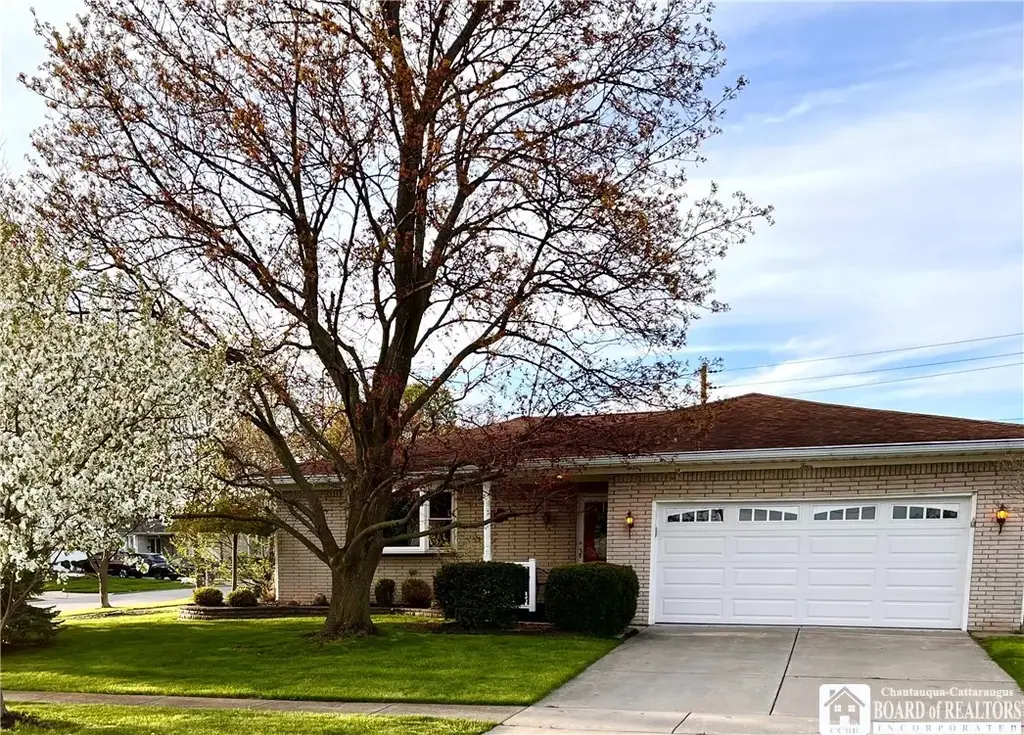 4 Oakwood Drive, Cheektowaga