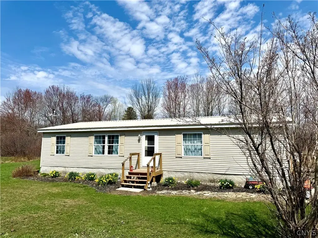 3037 County Route 15, Sandy Creek