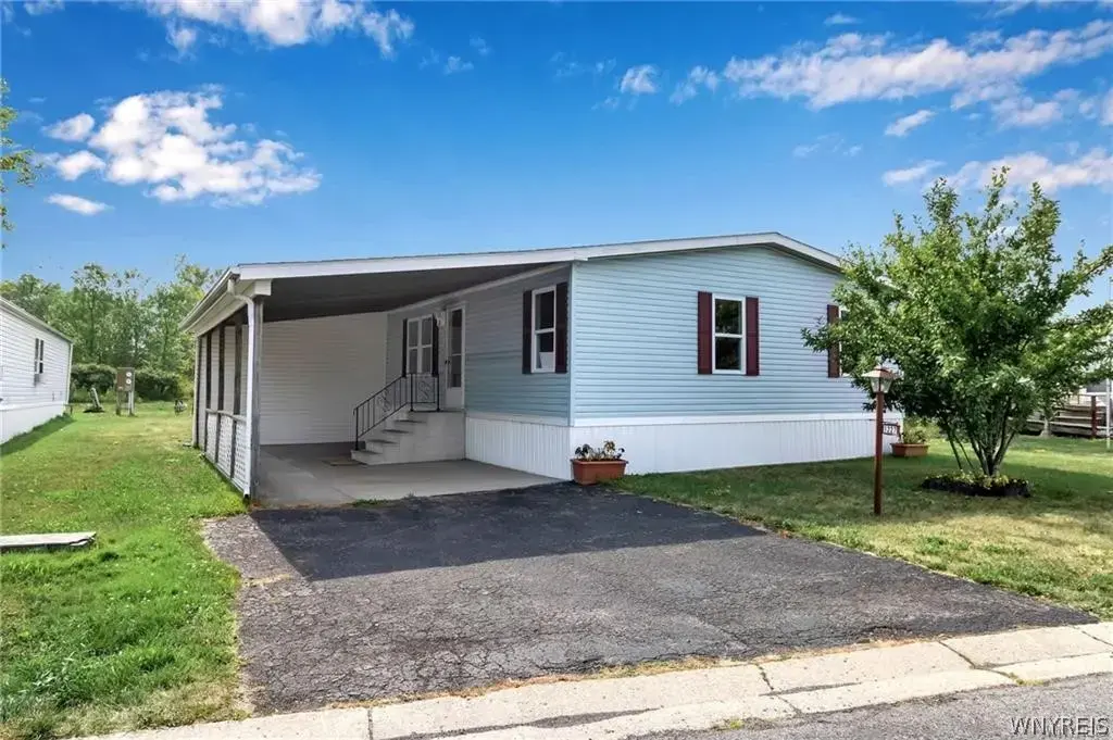 1227 Parkwood Drive, Lockport Town