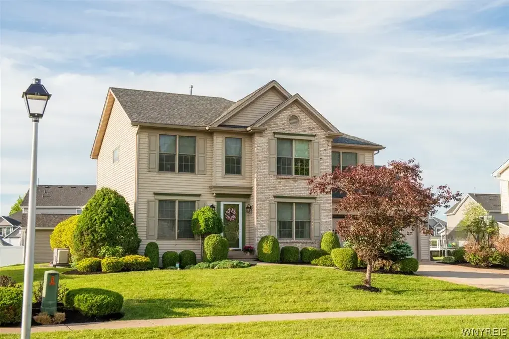 2322 Hobblebush Lane, Hamburg