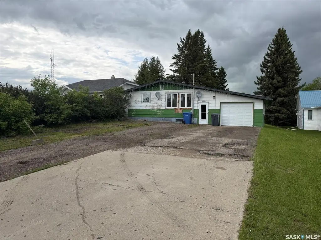 205 Pipestone Avenue, Wawota