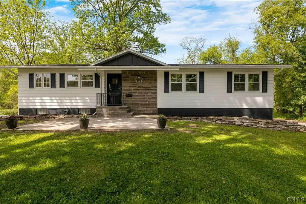 322 Falls Boulevard, Sullivan