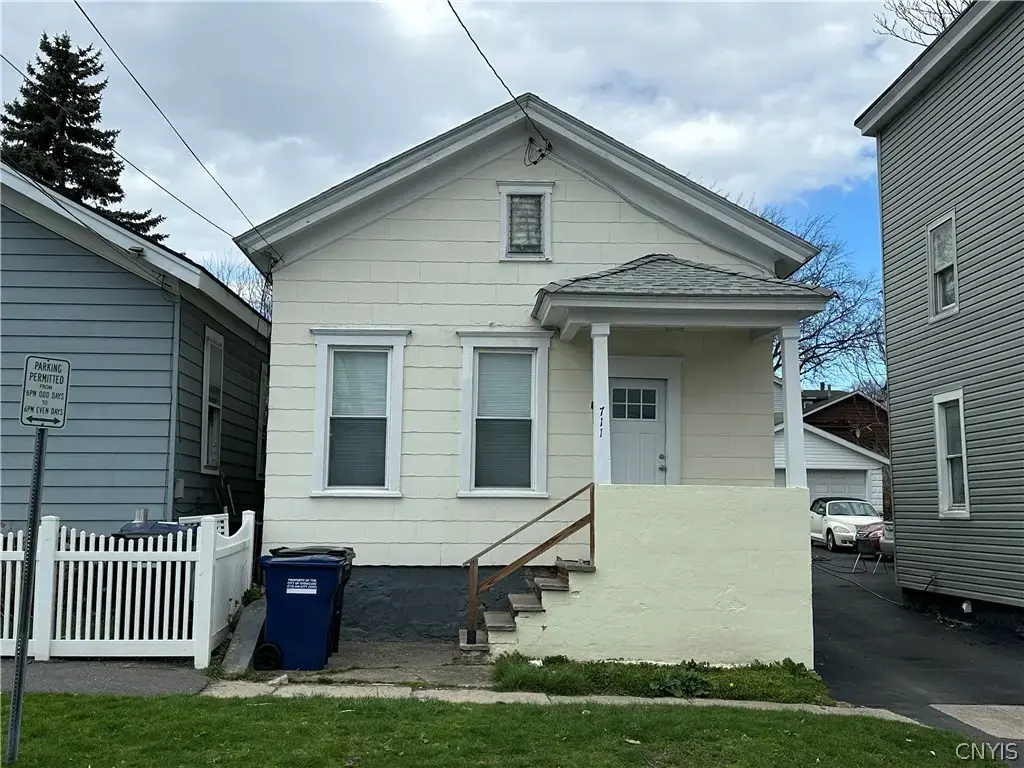 711 E Division Street, Syracuse