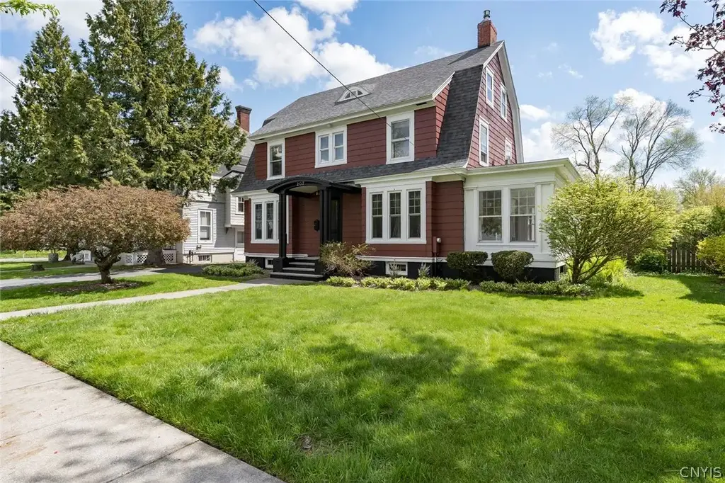 207 Flower Avenue W, Watertown City