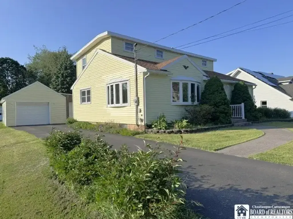 23 Bradish Street, Pomfret