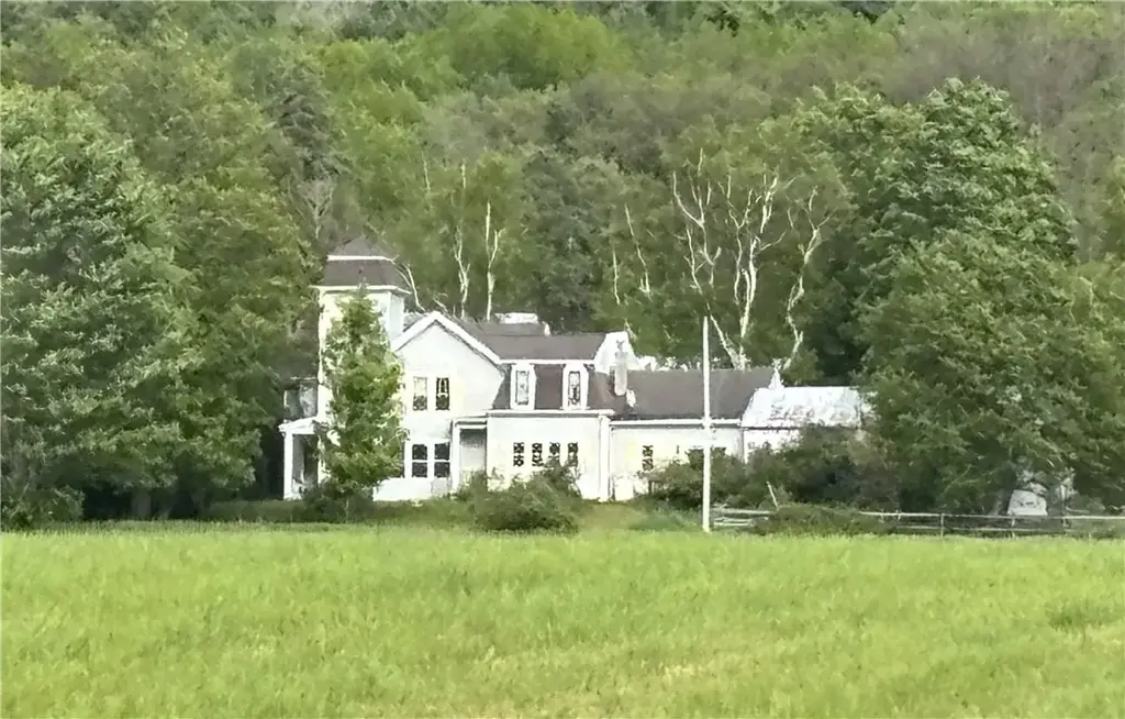 154 Westville Gulf Road, Westford