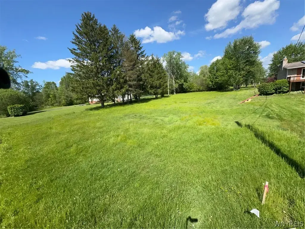 1325 New Road, Amherst