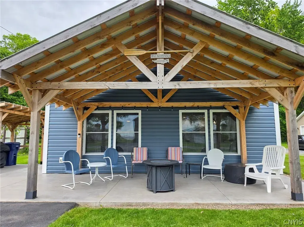 6394 Lakeshore Road S, Verona