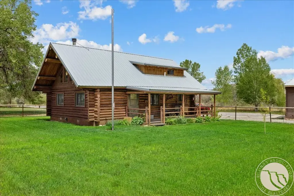 686 Highway 72, Belfry